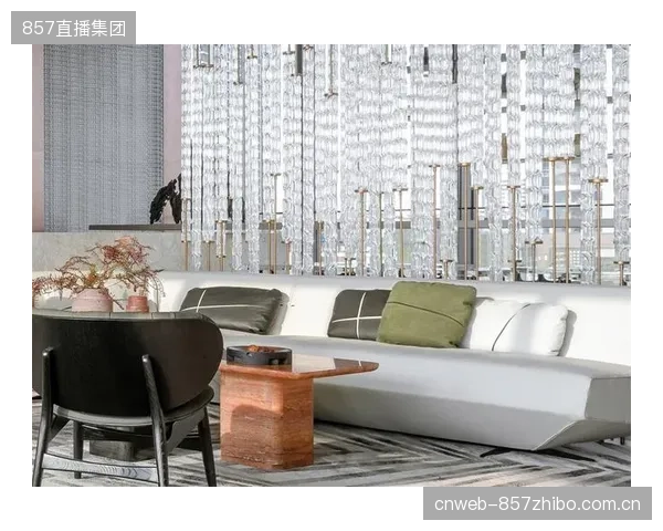 广州保利翡丽甲第内置康养会所与滨江公园带，验证了“院内康养+户外疗愈”双重健康保障模式的市场接受度
